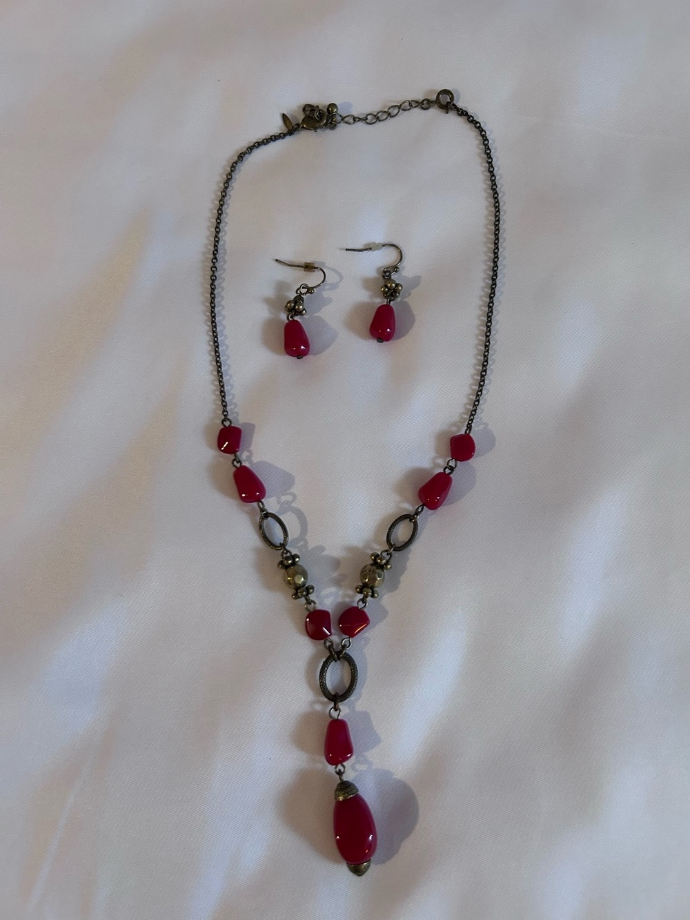 Avon NRT Brass Tone And Coralesque Y-drop Necklace And Earring Set